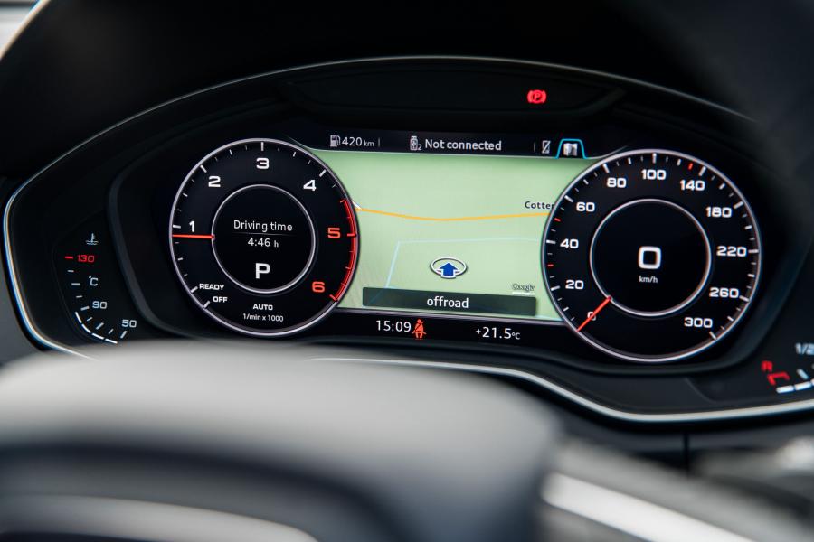 Панель приборов Audi Q5 2.0 TDI Quattro 2017 года  (AU) (фото 25 из 40)